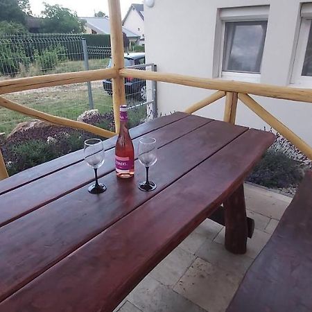 Lali Apartman Balatonudvari Buitenkant foto