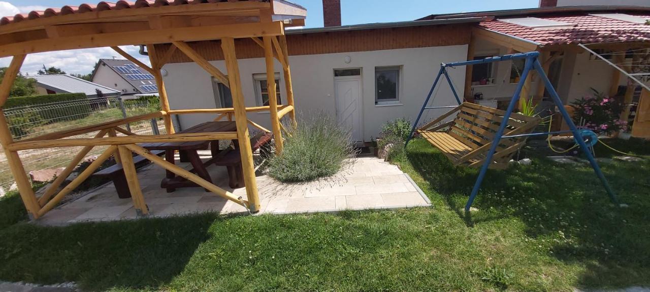 Lali Apartman Balatonudvari Buitenkant foto
