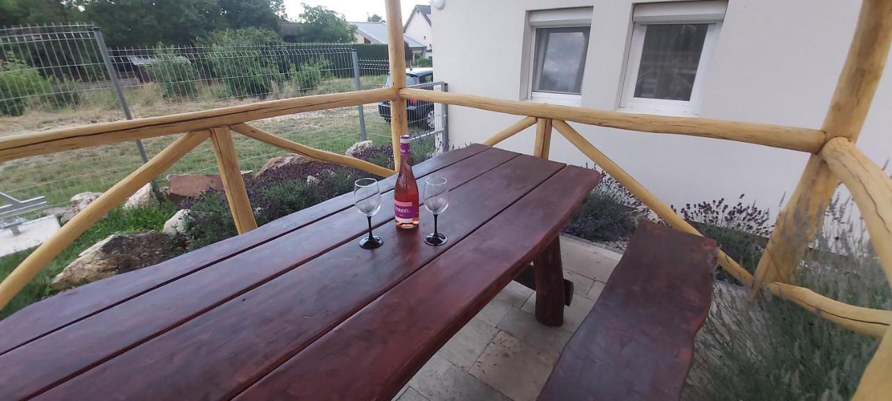 Lali Apartman Balatonudvari Buitenkant foto