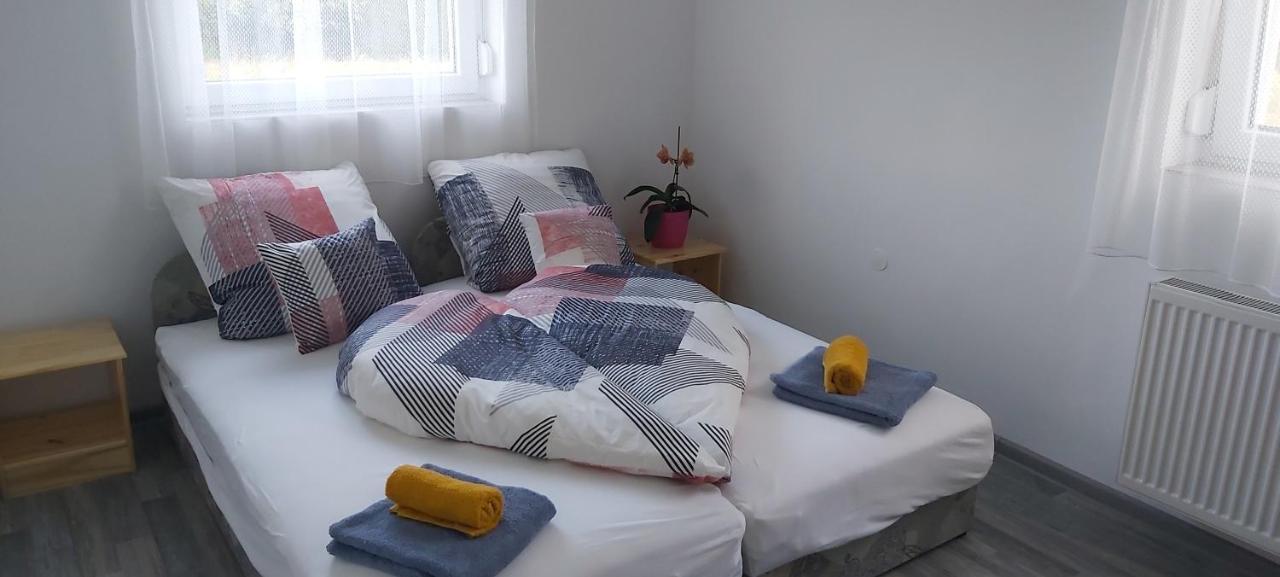 Lali Apartman Balatonudvari Buitenkant foto
